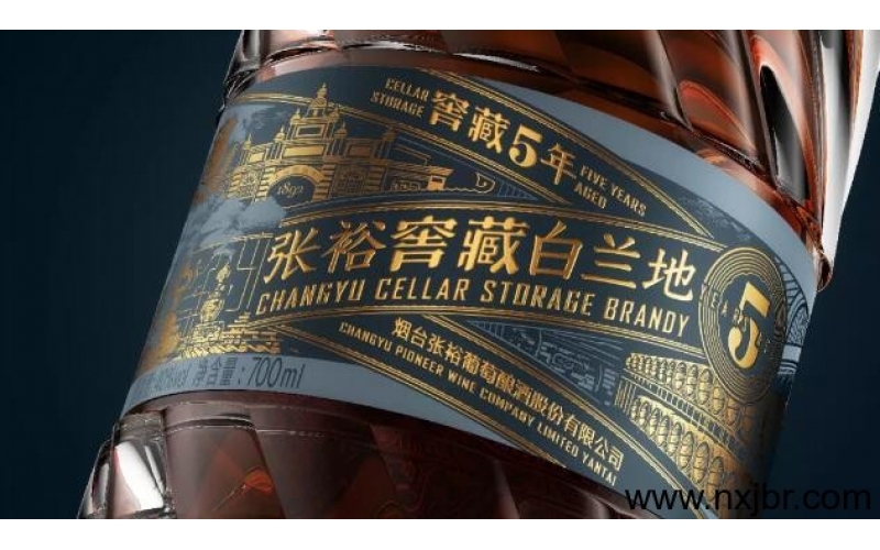 張裕×潘虎這瓶白蘭地的包裝設計，帶人回味窖藏經典！